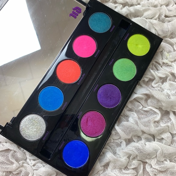 Urban Decay Electric Palette - Picture 2 of 2